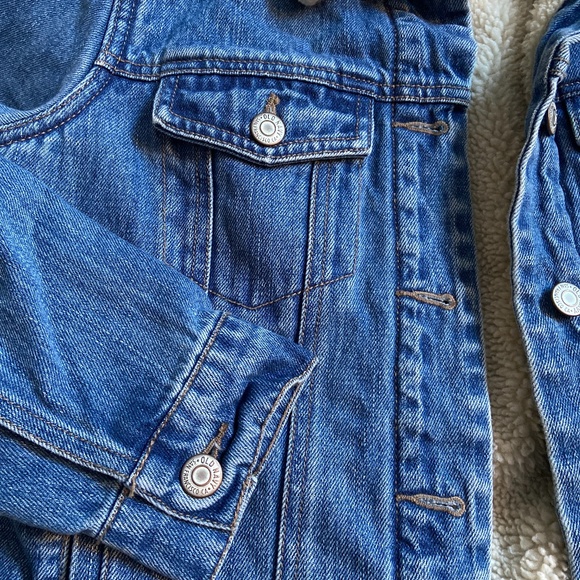 Old Navy Sherpa lined Jean jacket - Picture 3 of 5
